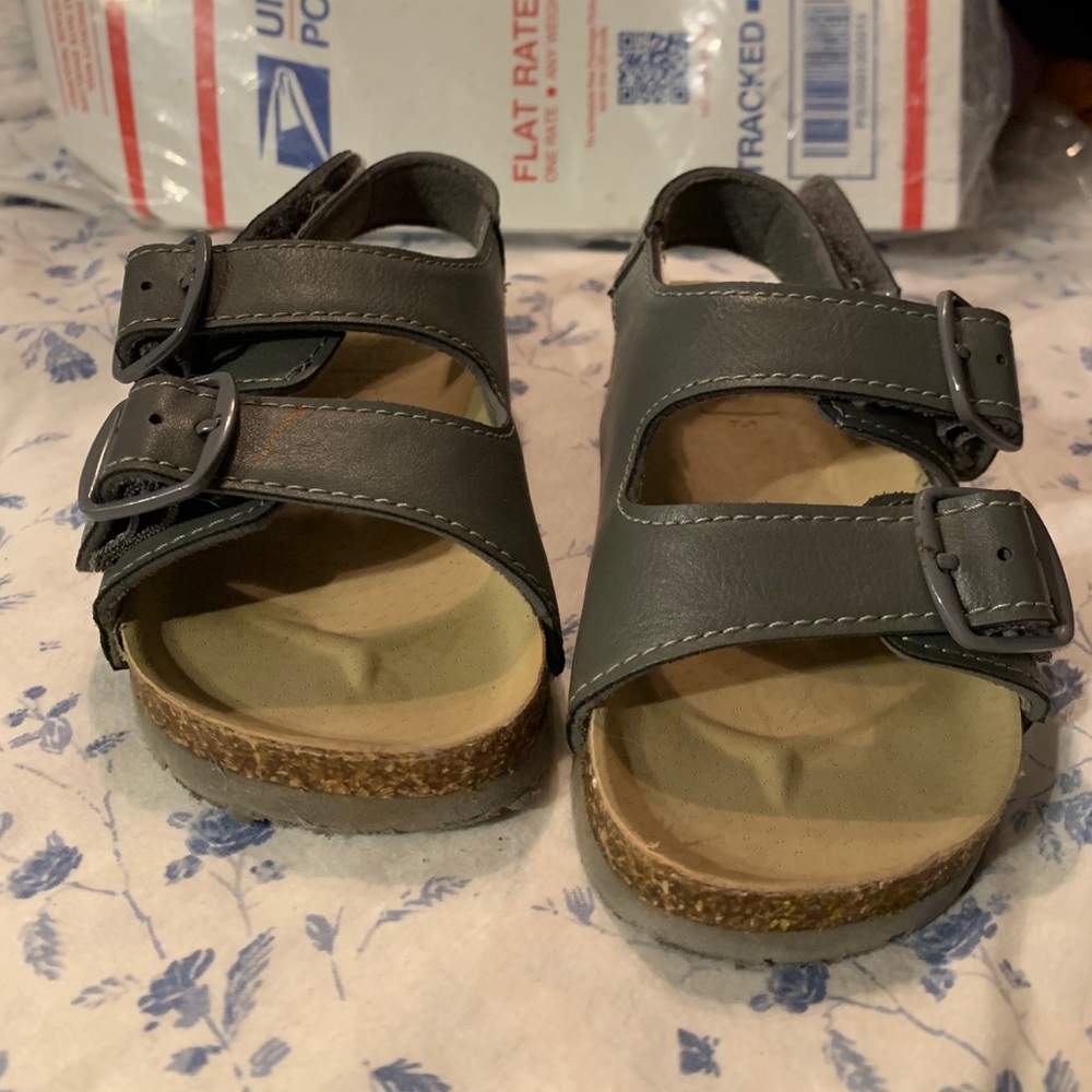 Baby Gap sandals size toddler 7